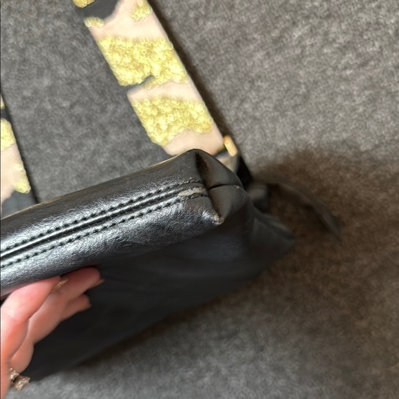 Thomas and Lee Black Leather Crossbody Bag With Guitar Strap - Picture 3 of 11